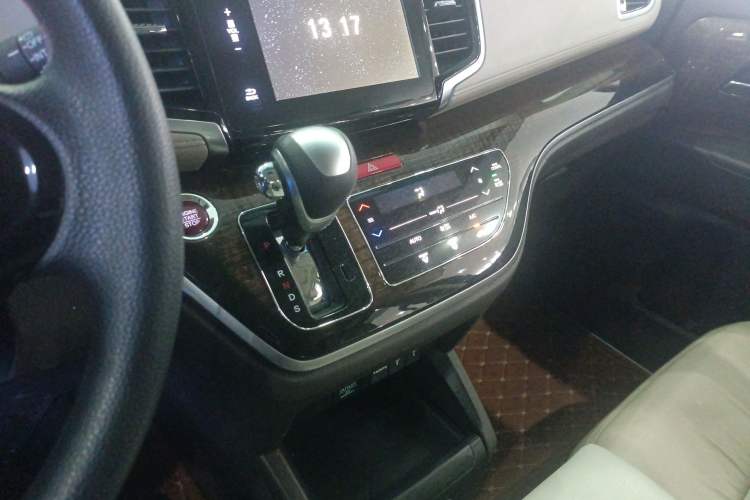 Used Honda Odyssey 2015 Revised 2.4L Luxury Edition Gear Lever