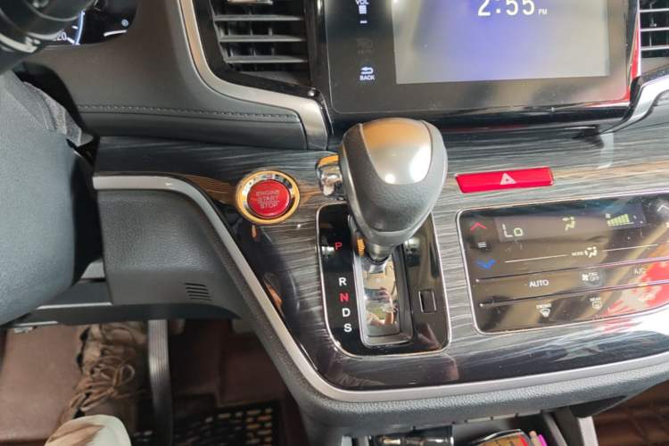 Used Honda Odyssey 2015 Updated 2.4L Smart Cool Version Gear Lever