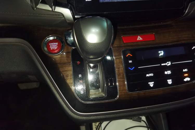 Used Honda Odyssey 2015 Updated Version 2.4L Smart Edition Gear Lever