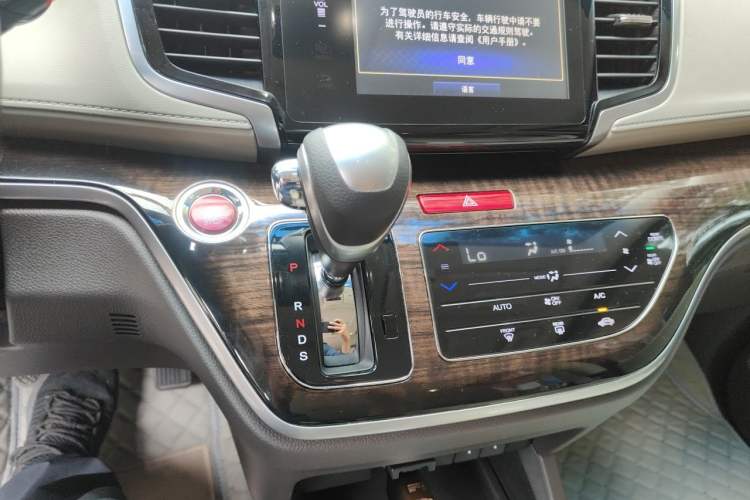 Used Honda Odyssey 2015 2.4L Smart Edition Gear Lever