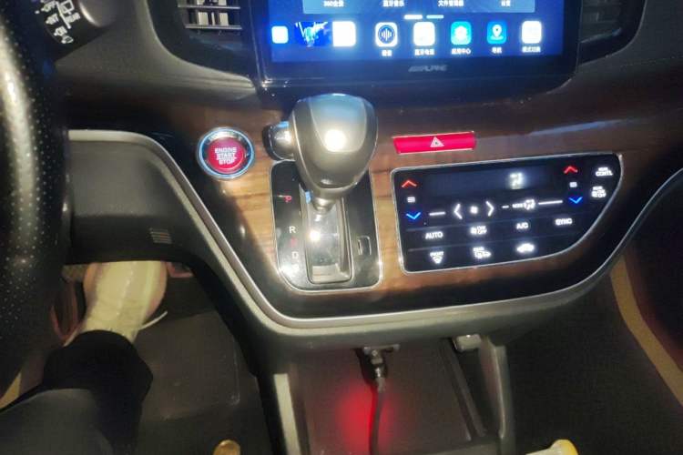 Used Honda Odyssey 2015 Revised Version 2.4L Supreme Edition Gear Lever