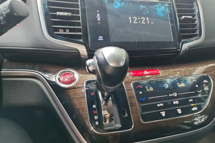 Used Honda Odyssey 2015 Updated Version 2.4L Smart Edition Gear Lever