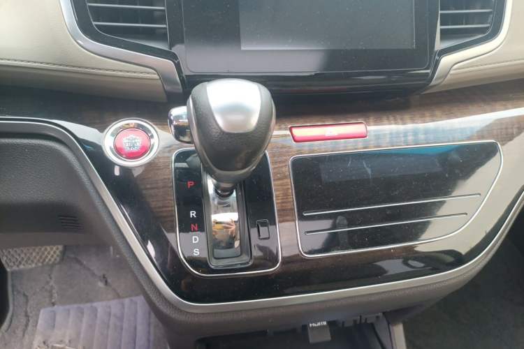 Used Honda Odyssey 2015 Updated Version 2.4L Smart Edition Gear Lever