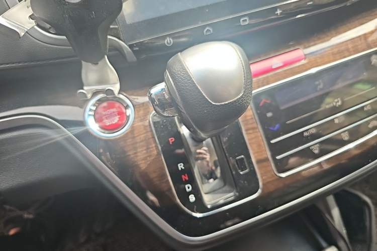 Used Honda Odyssey 2015 Updated Version 2.4L Smart Edition Gear Lever