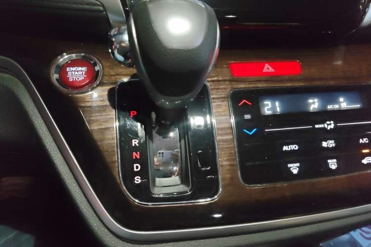 Used Honda Odyssey 2015 2.4L Smart Edition Gear Lever