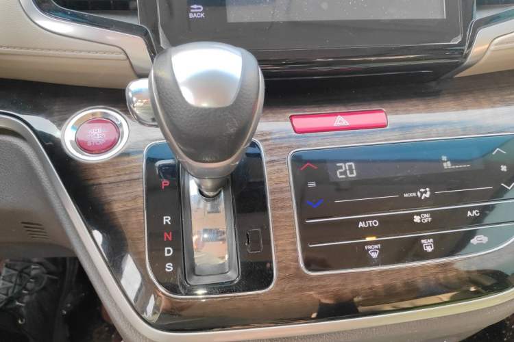 Used Honda Odyssey 2015 Updated Version 2.4L Smart Edition Gear Lever