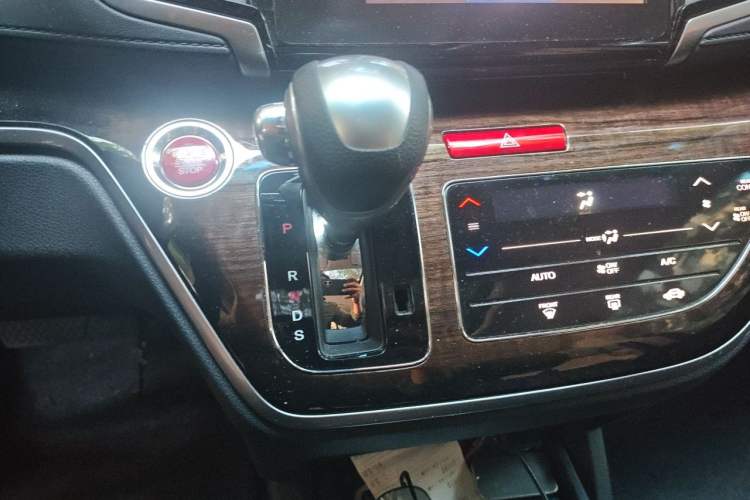 Used Honda Odyssey 2015 Updated Version 2.4L Smart Edition Gear Lever