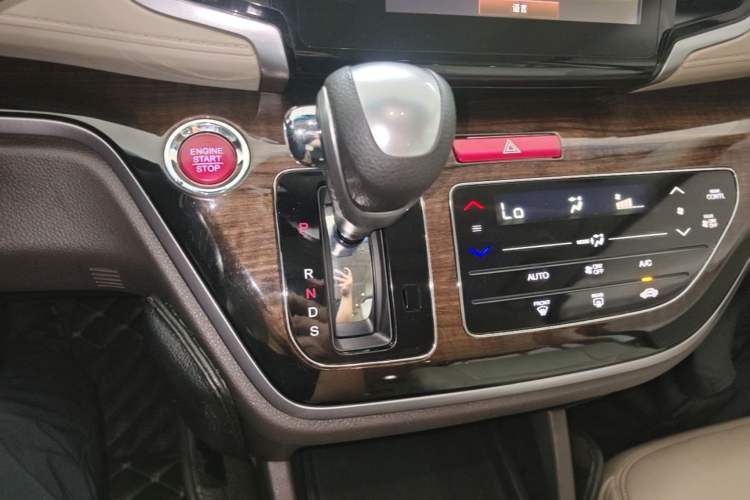 Used Honda Odyssey 2015 Revised 2.4L Luxury Edition Gear Lever