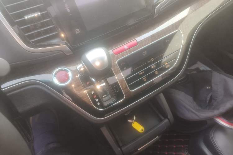 Used Honda Odyssey 2015 Updated Version 2.4L Smart Edition Gear Lever