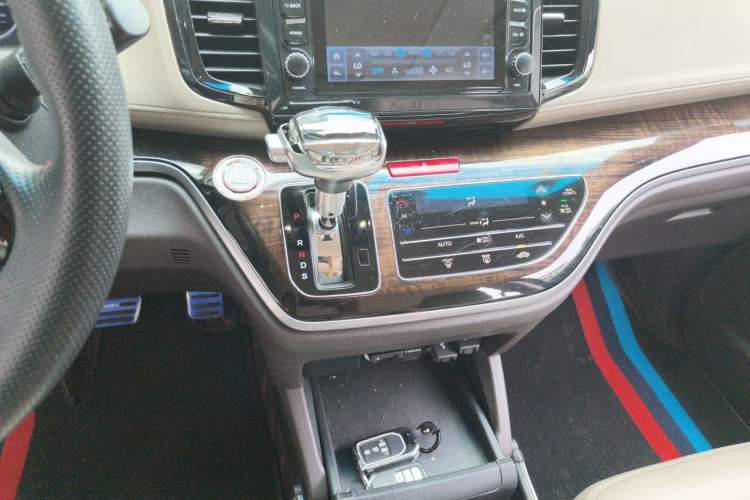 Used Honda Odyssey 2015 Revised 2.4L Luxury Edition Gear Lever