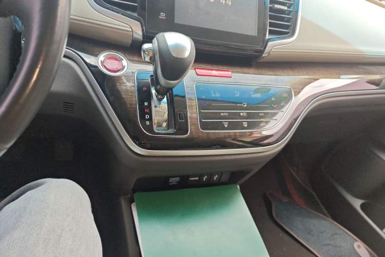 Used Honda Odyssey 2015 Updated Version 2.4L Smart Edition Gear Lever