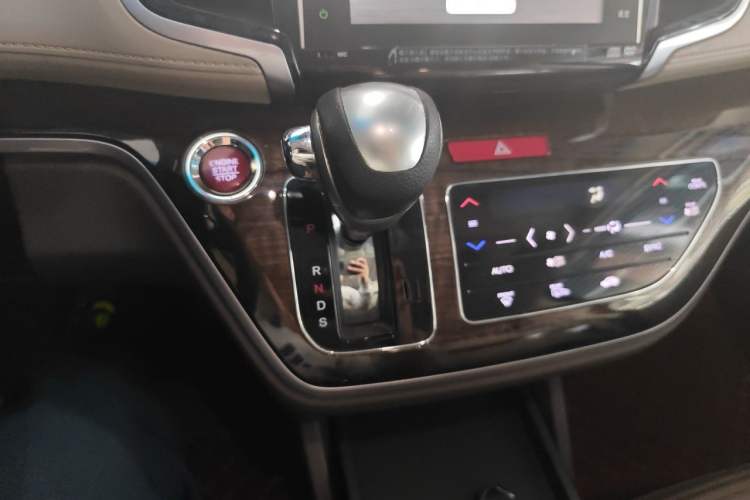 Used Honda Odyssey 2015 2.4L Supreme Edition Gear Lever