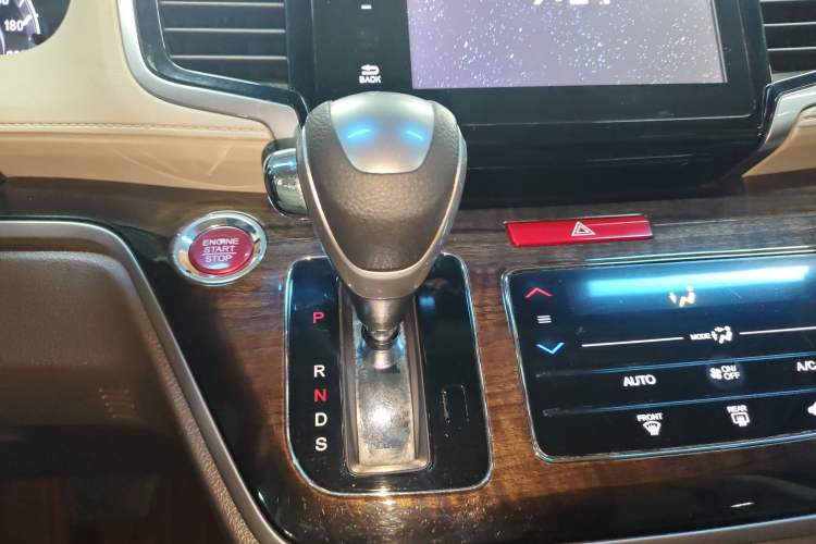 Used Honda Odyssey 2015 2.4L Luxury Edition Gear Lever