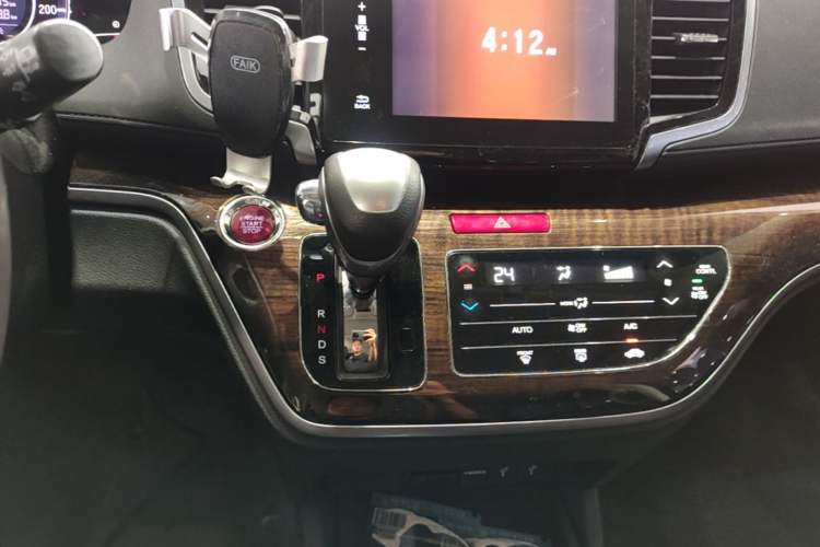 Used Honda Odyssey 2015 Updated Version 2.4L Smart Edition Gear Lever