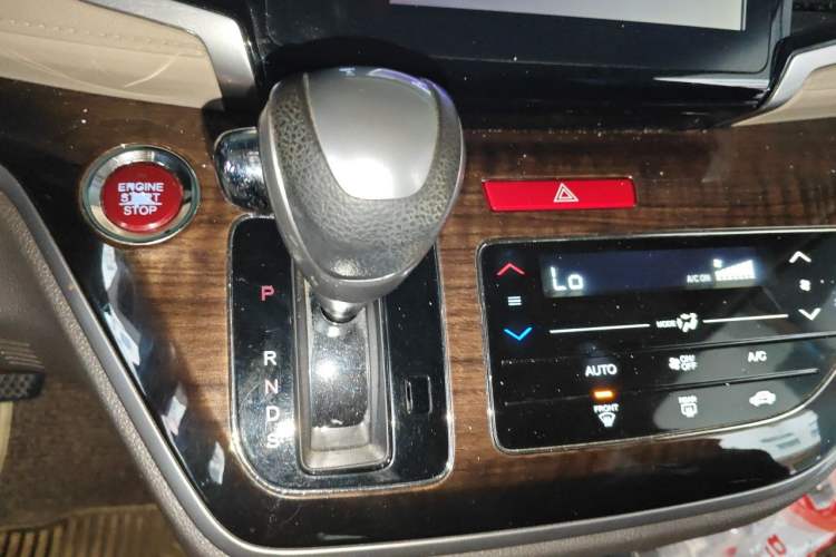 Used Honda Odyssey 2015 2.4L Smart Edition Gear Lever