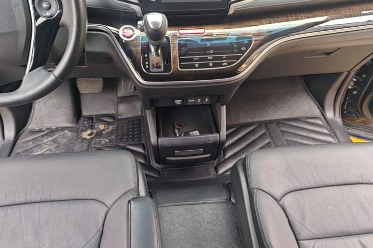 Used Honda Odyssey 2015 Updated Version 2.4L Smart Edition Gear Lever
