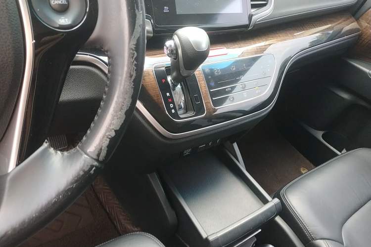Used Honda Odyssey 2015 Updated Version 2.4L Smart Edition Gear Lever
