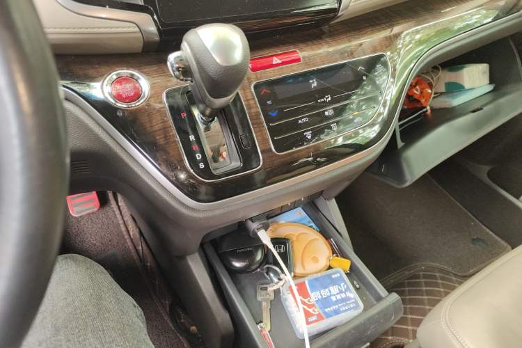 Used Honda Odyssey 2015 2.4L Luxury Edition Gear Lever