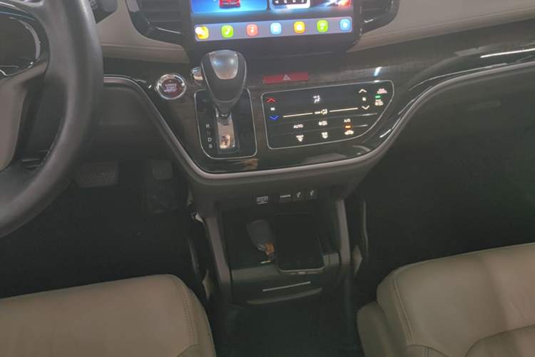 Used Honda Odyssey 2015 Revised 2.4L Luxury Edition Gear Lever