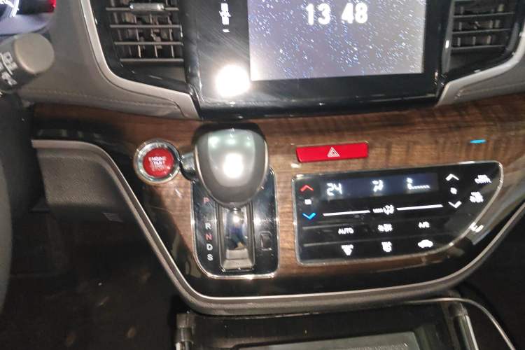 Used Honda Odyssey 2015 2.4L Smart Edition Gear Lever