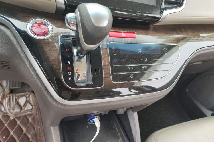 Used Honda Odyssey 2015 Revised 2.4L Luxury Edition Gear Lever