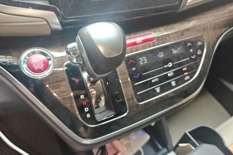 Used Honda Odyssey 2015 2.4L Luxury Edition Gear Lever