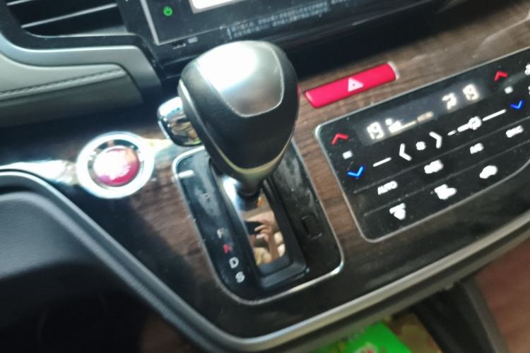 Used Honda Odyssey 2015 2.4L Supreme Edition Gear Lever