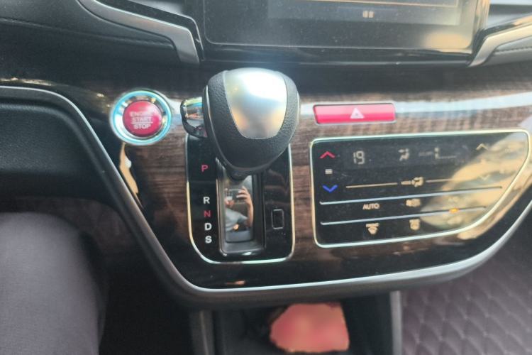 Used Honda Odyssey 2015 Updated Version 2.4L Smart Edition Gear Lever