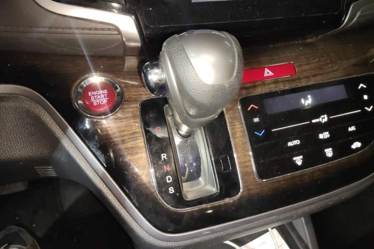 Used Honda Odyssey 2015 Updated Version 2.4L Smart Edition Gear Lever