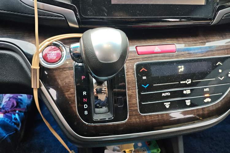 Used Honda Odyssey 2015 2.4L Smart Edition Gear Lever