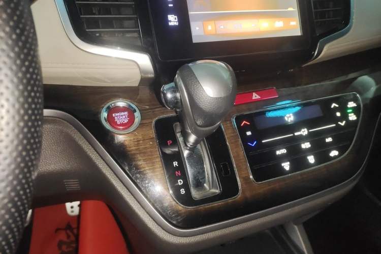 Used Honda Odyssey 2015 Revised 2.4L Luxury Edition Gear Lever