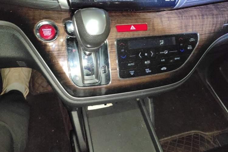 Used Honda Odyssey 2015 2.4L Supreme Edition Gear Lever