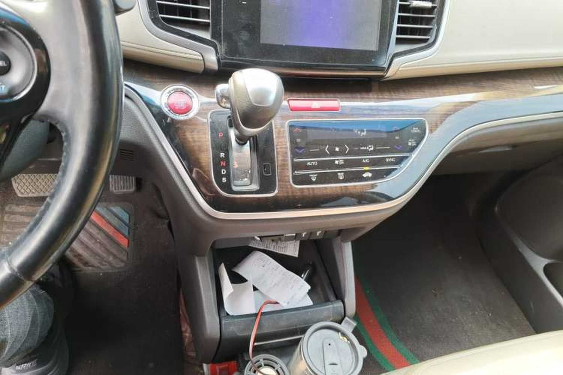 Used Honda Odyssey 2015 Updated Version 2.4L Smart Edition Gear Lever
