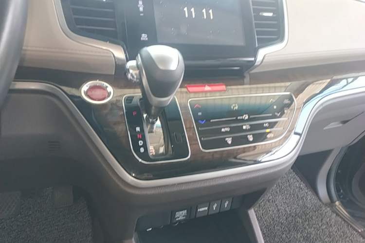 Used Honda Odyssey 2015 Updated Version 2.4L Smart Edition Gear Lever