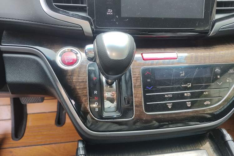 Used Honda Odyssey 2015 Updated Version 2.4L Smart Edition Gear Lever