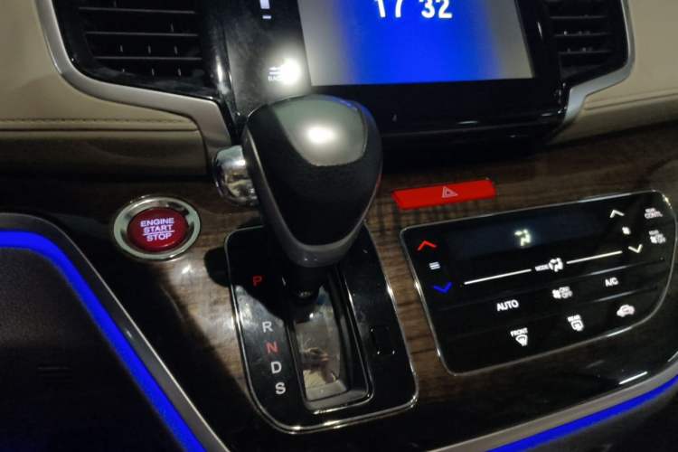 Used Honda Odyssey 2015 Updated Version 2.4L Smart Edition Gear Lever