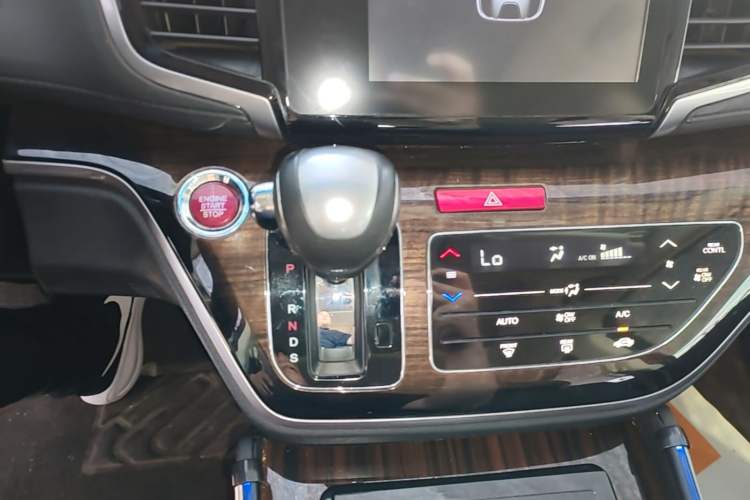 Used Honda Odyssey 2015 Updated Version 2.4L Smart Edition Gear Lever