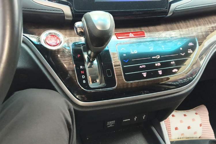 Used Honda Odyssey 2015 Updated Version 2.4L Smart Edition Gear Lever