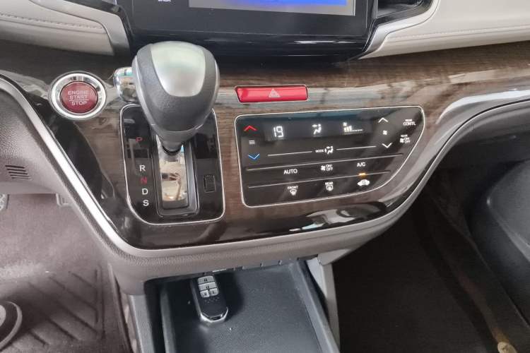 Used Honda Odyssey 2015 Updated Version 2.4L Smart Edition Gear Lever