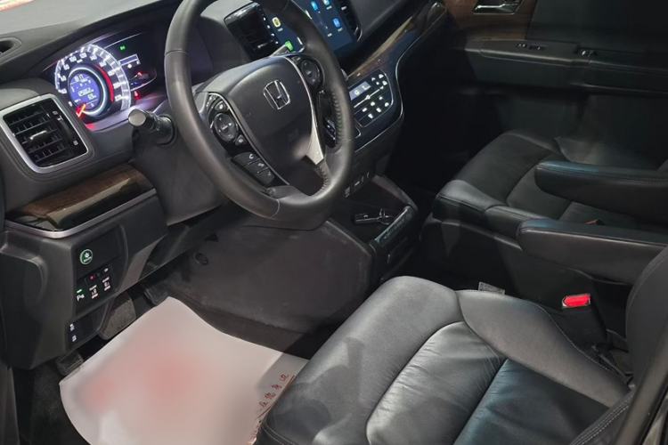 Used Honda Odyssey 2015 Updated Version 2.4L Smart Edition Interior 1