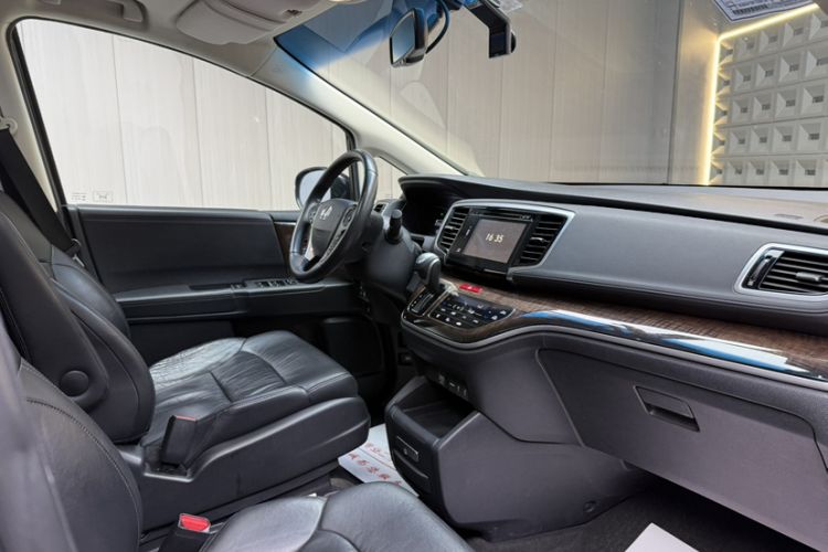 Used Honda Odyssey 2015 2.4L Prestige Edition Interior 14