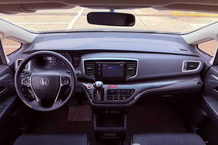 Used Honda Odyssey 2015 Updated 2.4L Smart Cool Version Interior 2