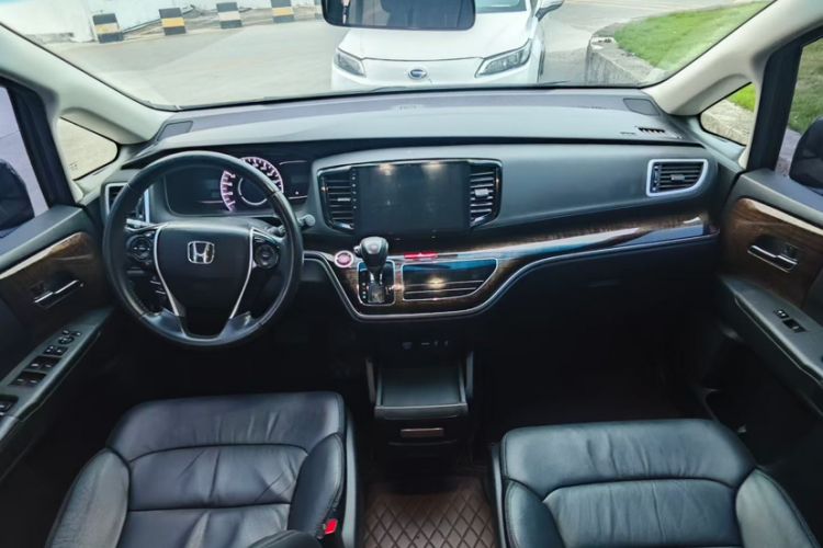 Used Honda Odyssey 2015 Updated Version 2.4L Smart Edition Interior 2