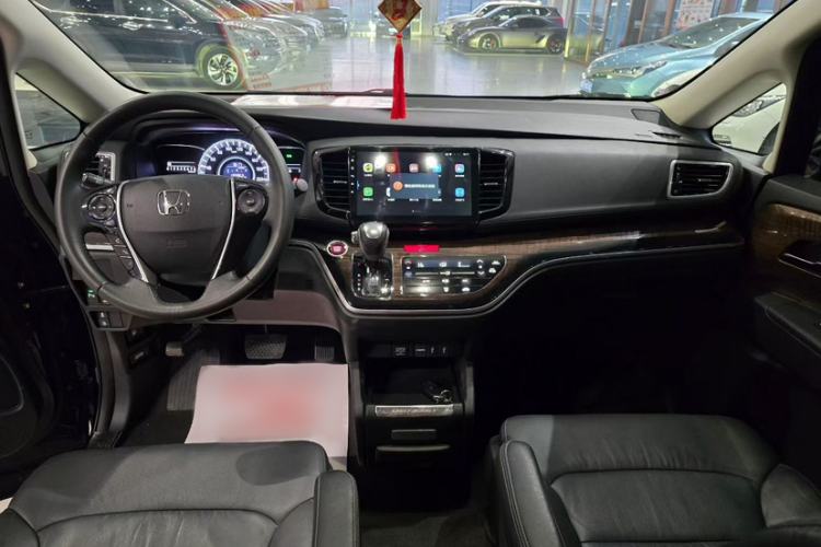 Used Honda Odyssey 2015 Updated Version 2.4L Smart Edition Interior 2