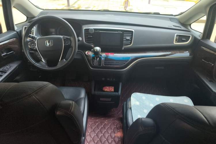 Used Honda Odyssey 2015 Updated Version 2.4L Smart Edition Interior 2