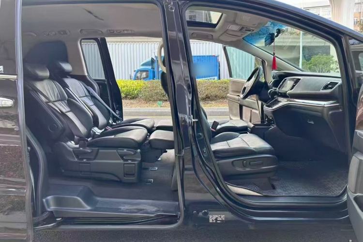 Used Honda Odyssey 2015 Updated Version 2.4L Smart Edition Interior 2