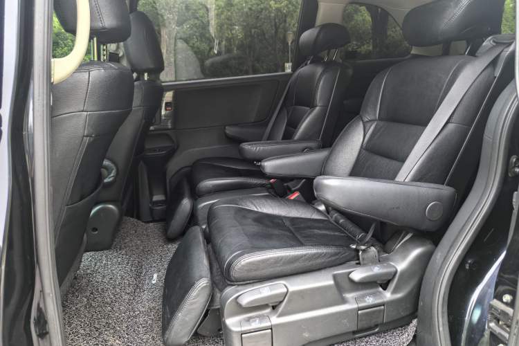 Used Honda Odyssey 2015 Updated 2.4L Smart Cool Version Interior 3