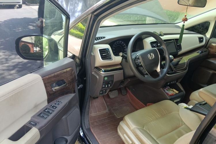 Used Honda Odyssey 2015 Revised 2.4L Luxury Edition Interior 3
