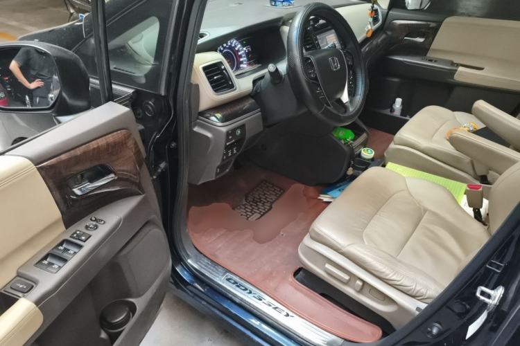 Used Honda Odyssey 2015 2.4L Supreme Edition Interior 3