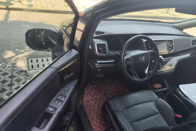 Used Honda Odyssey 2015 Updated Version 2.4L Smart Edition Interior 3